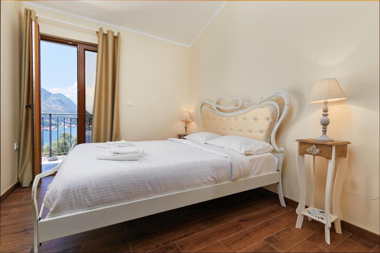 Our Sunset Apartments With Pool And Sea View Kotor Kültér fotó